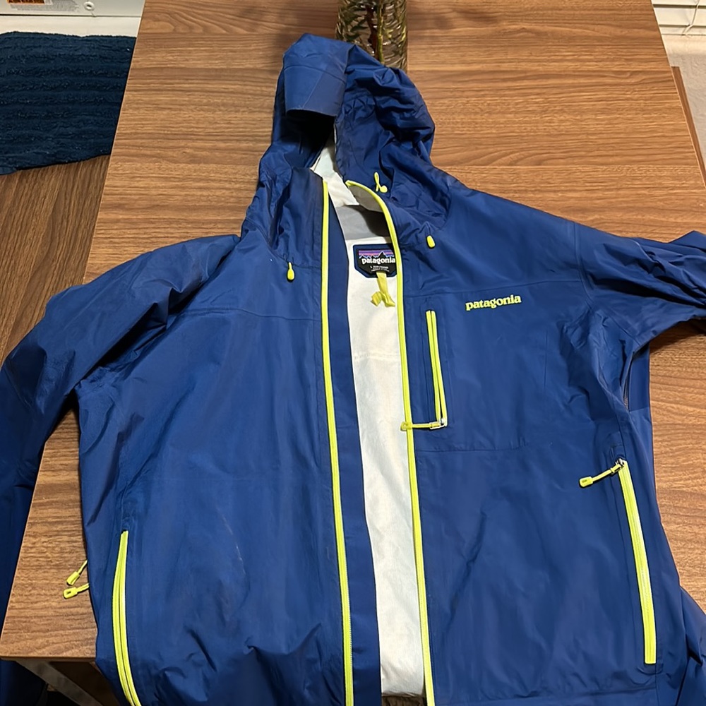 Men’s Large Patagonia Rain Coat - Picture 2 of 6